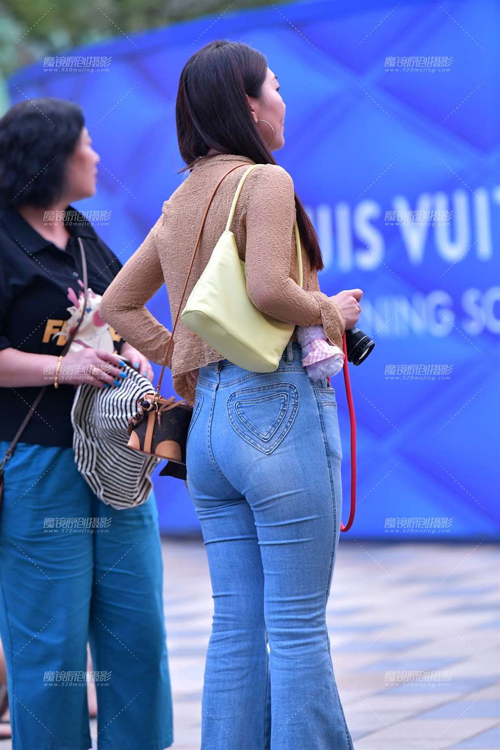 图片[4]-拍照微丰腴牛仔裤美女-街拍流行馆