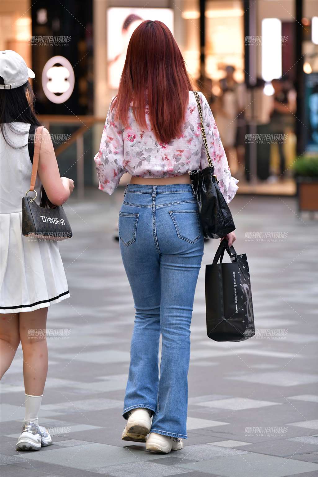 图片[2]-花衫牛仔裤美女-街拍流行馆