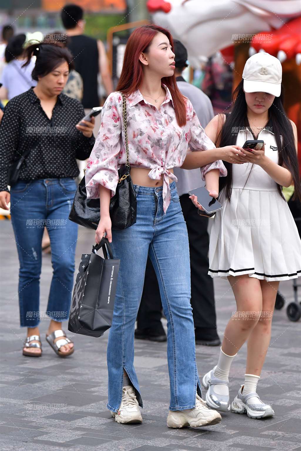 图片[3]-花衫牛仔裤美女-街拍流行馆
