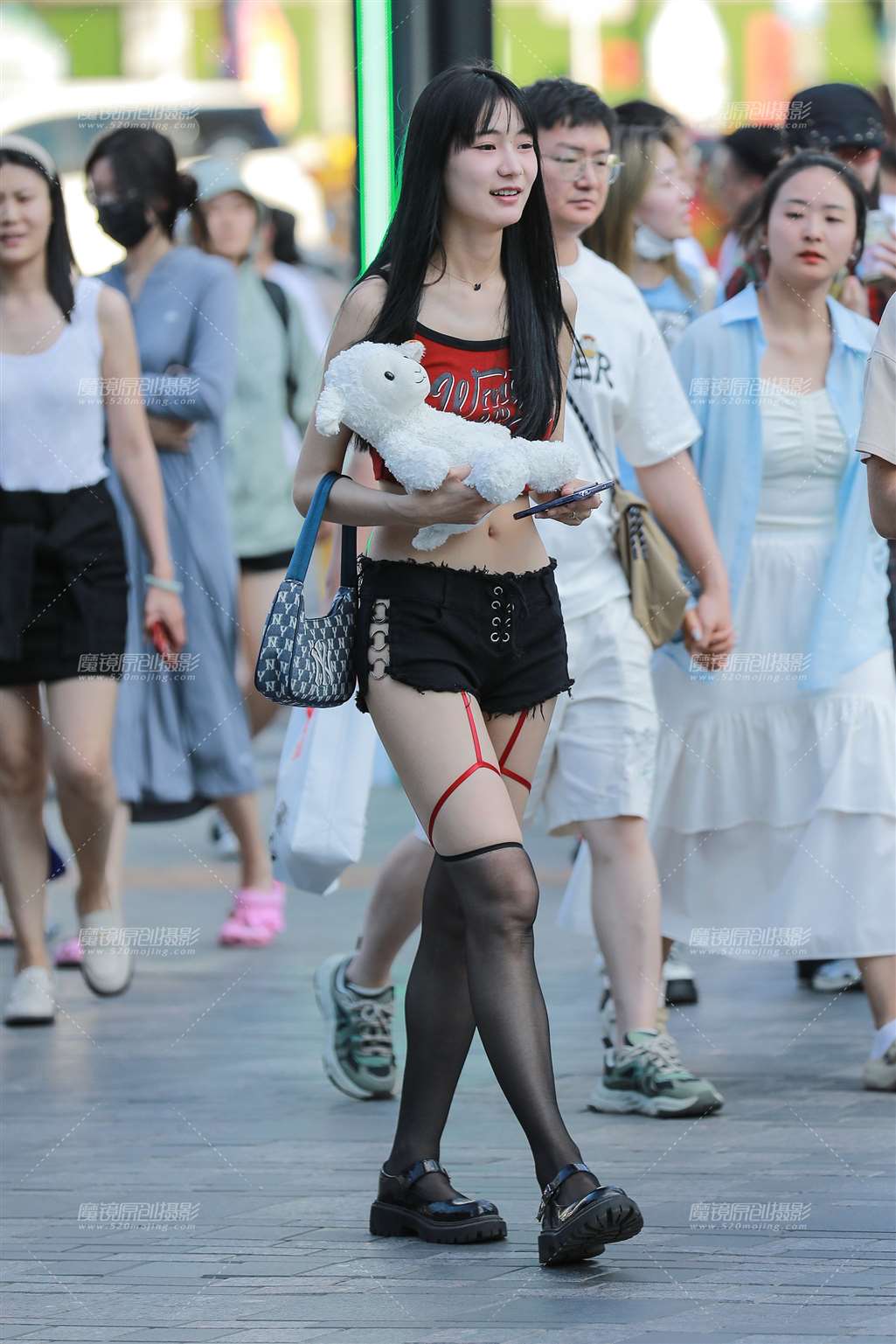 图片[3]-黑色热裤女友-街拍流行馆
