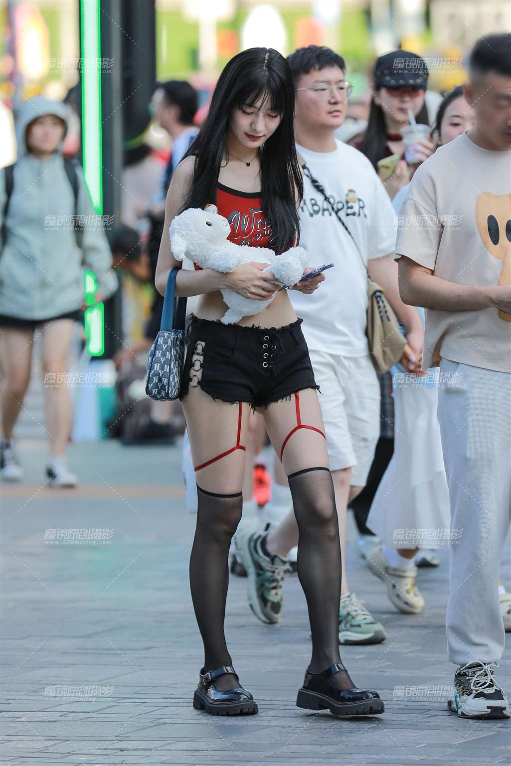 图片[4]-黑色热裤女友-街拍流行馆
