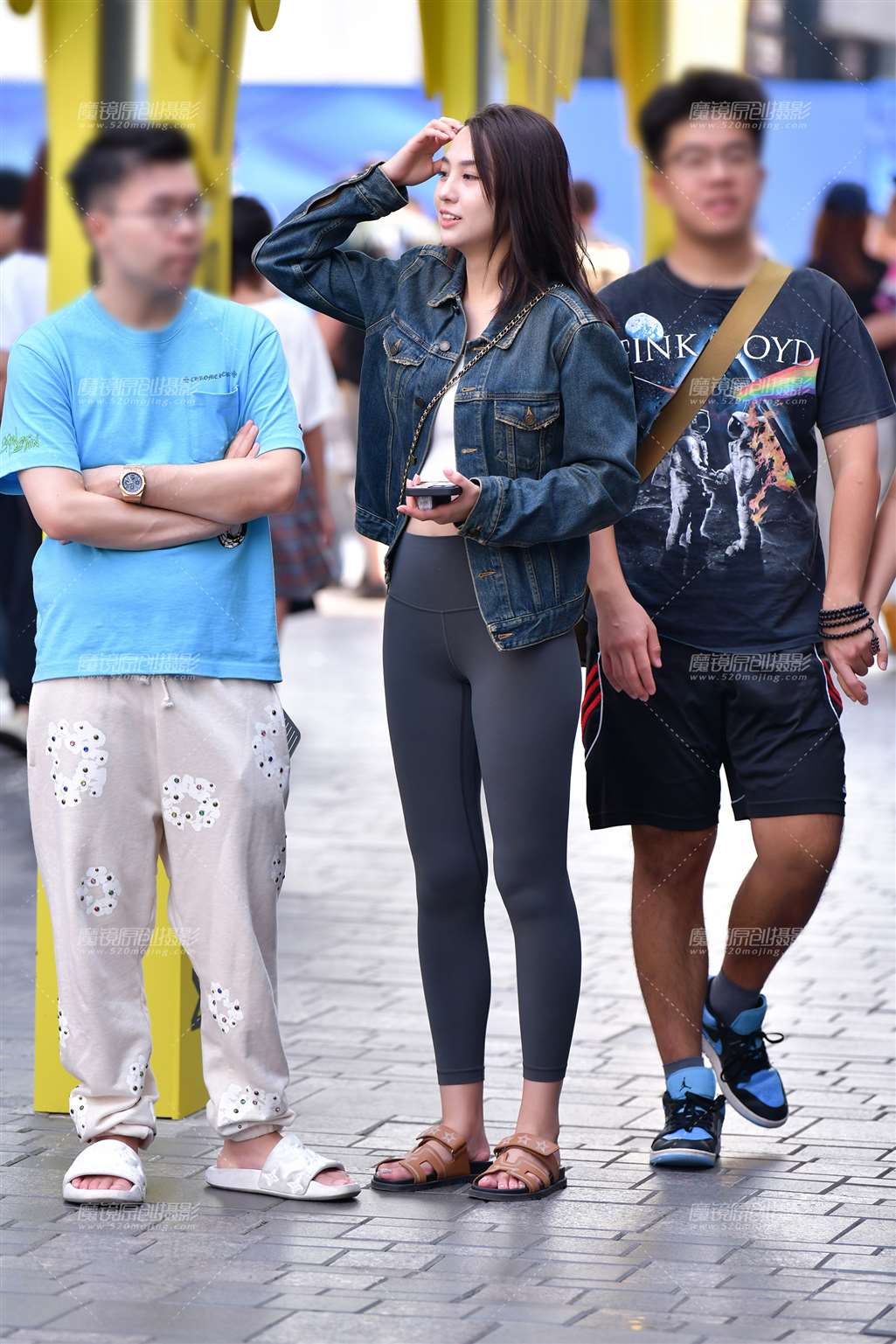 图片[5]-牛仔上衣紧身裤美女-街拍流行馆