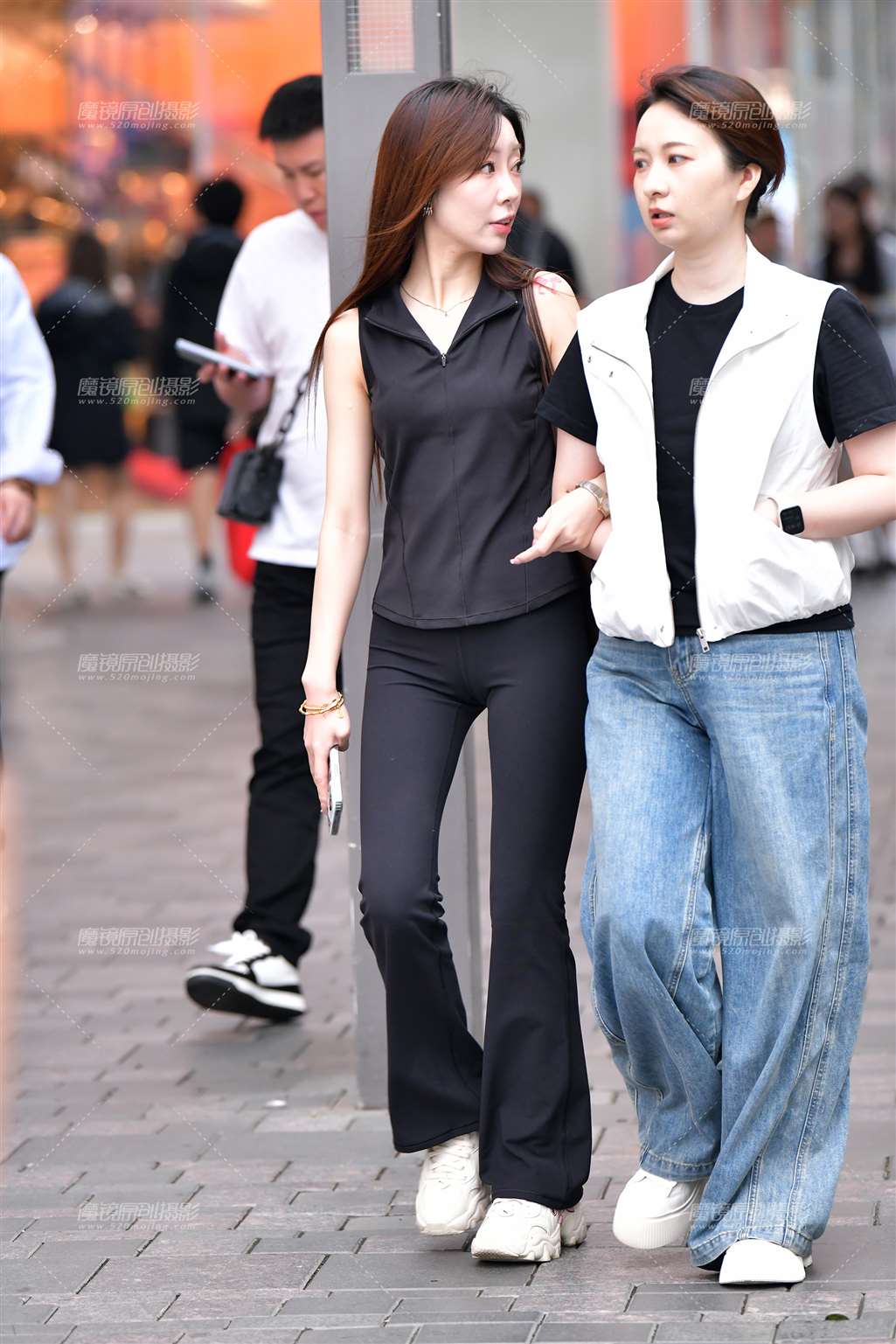 图片[3]-苗条长发紧身裤美女-街拍流行馆