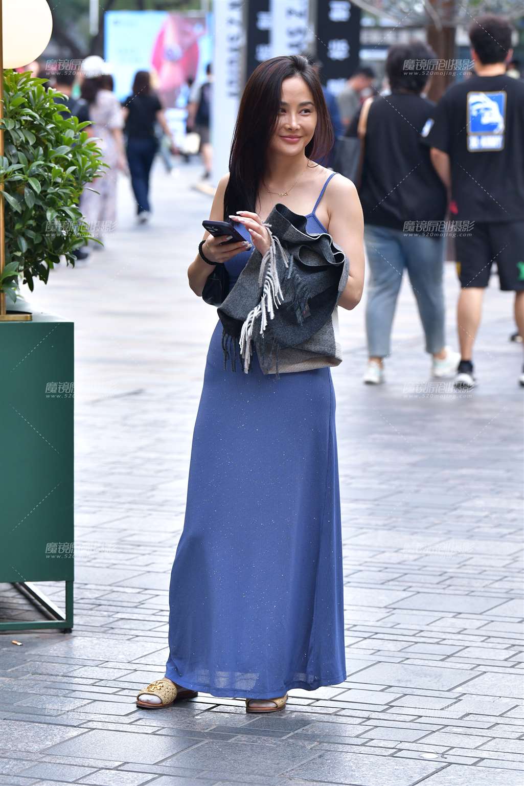 图片[3]-吊带丁香兰裙美女-街拍流行馆