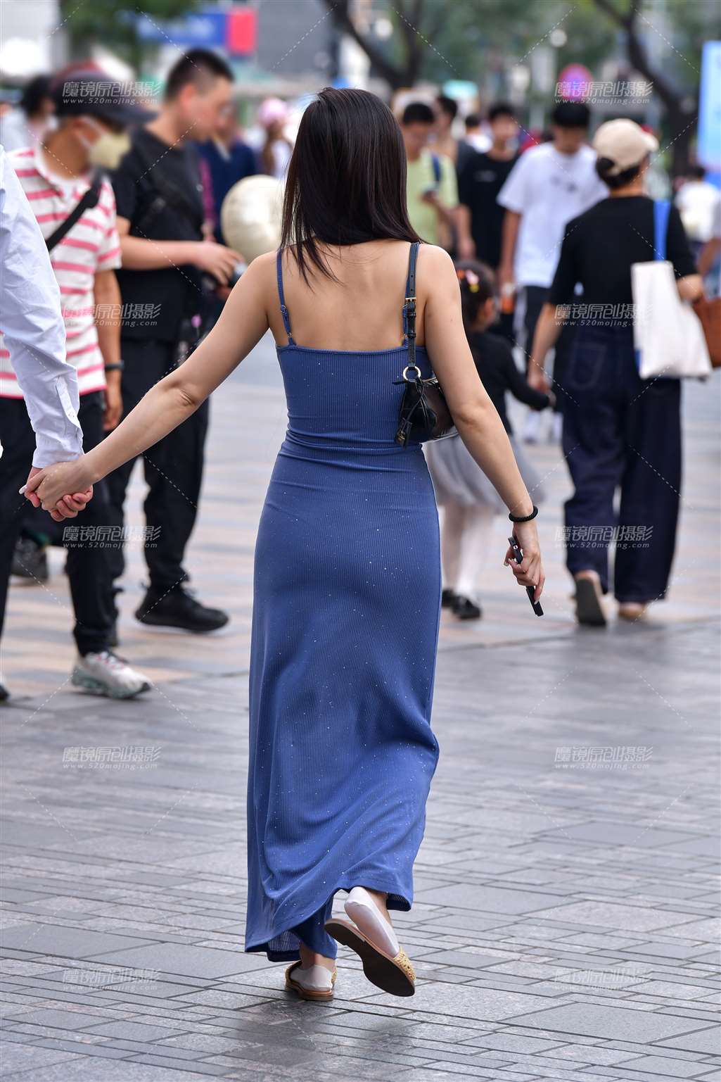 图片[4]-吊带丁香兰裙美女-街拍流行馆