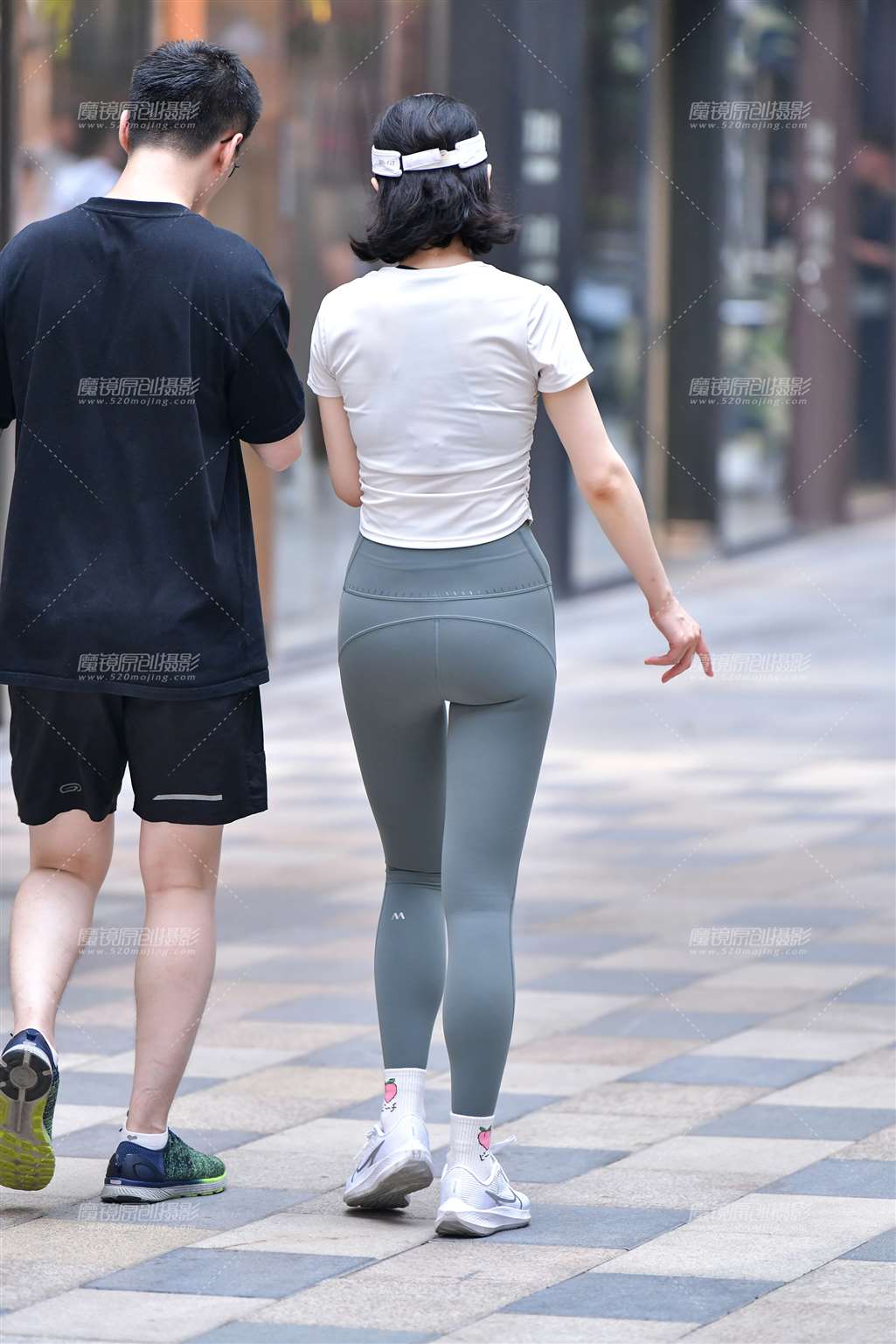 图片[3]-苗条灰绿紧身裤美女-街拍流行馆