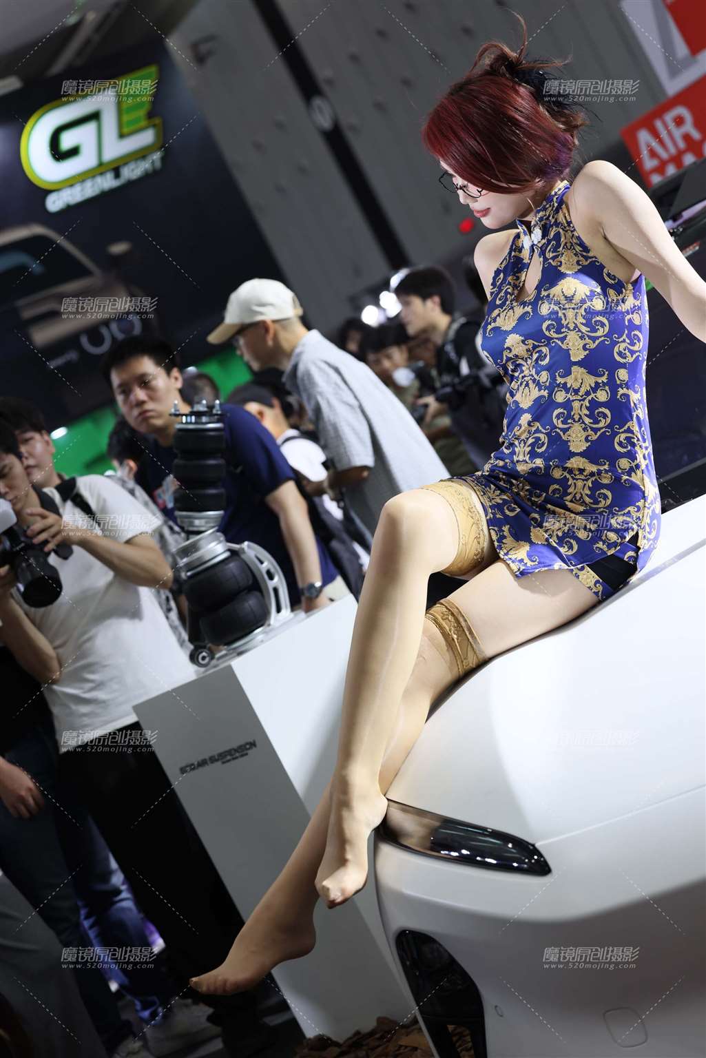 图片[1]-小思佳的长筒肉丝美腿-街拍流行馆