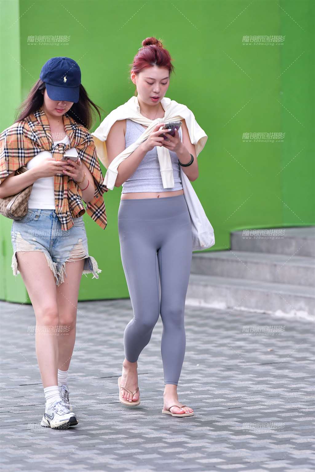 图片[5]-浅色瑜伽裤美女-街拍流行馆