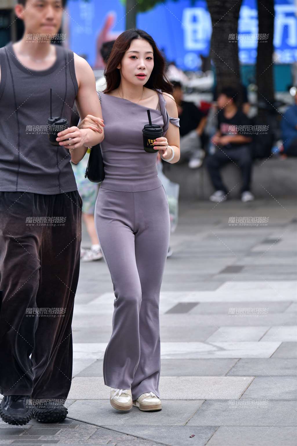 图片[3]-魅力灰裤美女-街拍流行馆