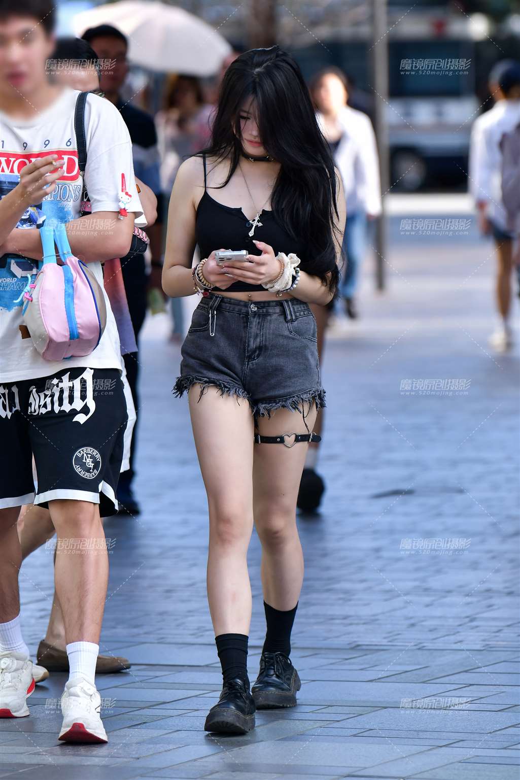 图片[4]-爱心牛仔热裤美女-街拍流行馆
