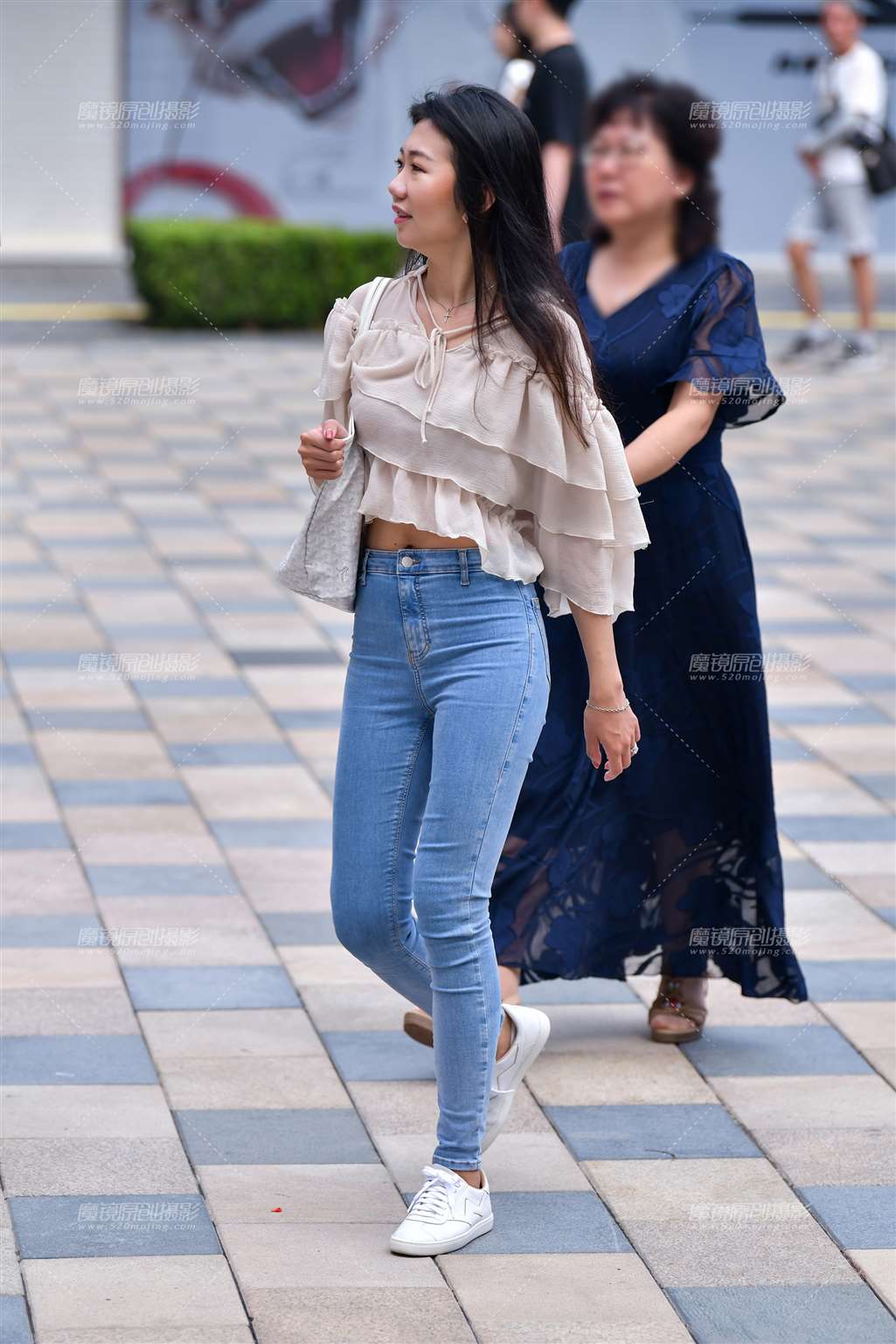 图片[3]-纱衫牛仔裤美女-街拍流行馆