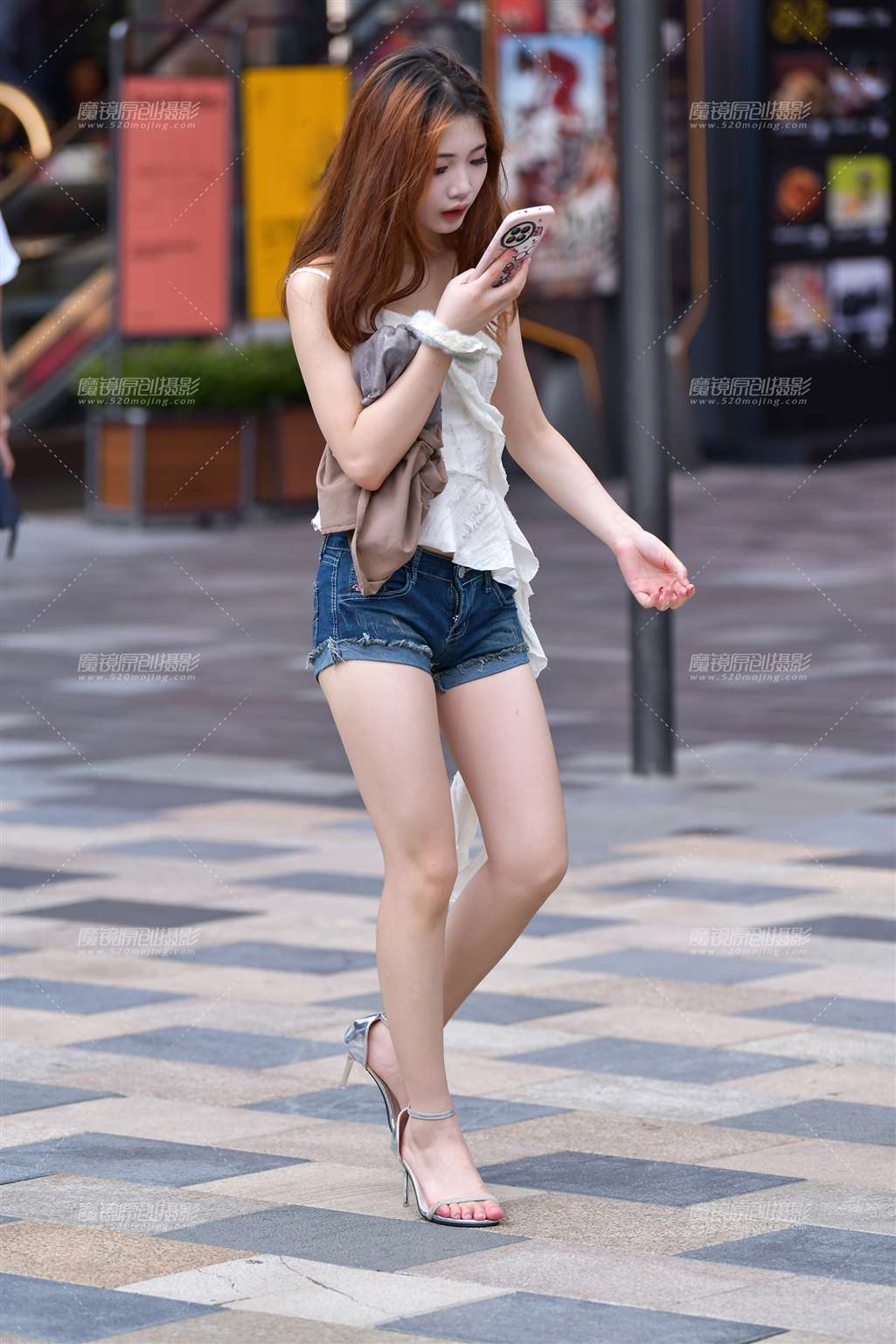 图片[1]-细高跟热裤美女-街拍流行馆