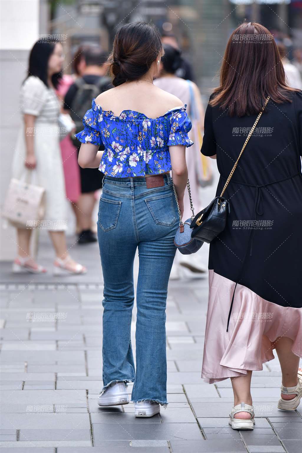 图片[2]-学妹牛仔裤美女-街拍流行馆