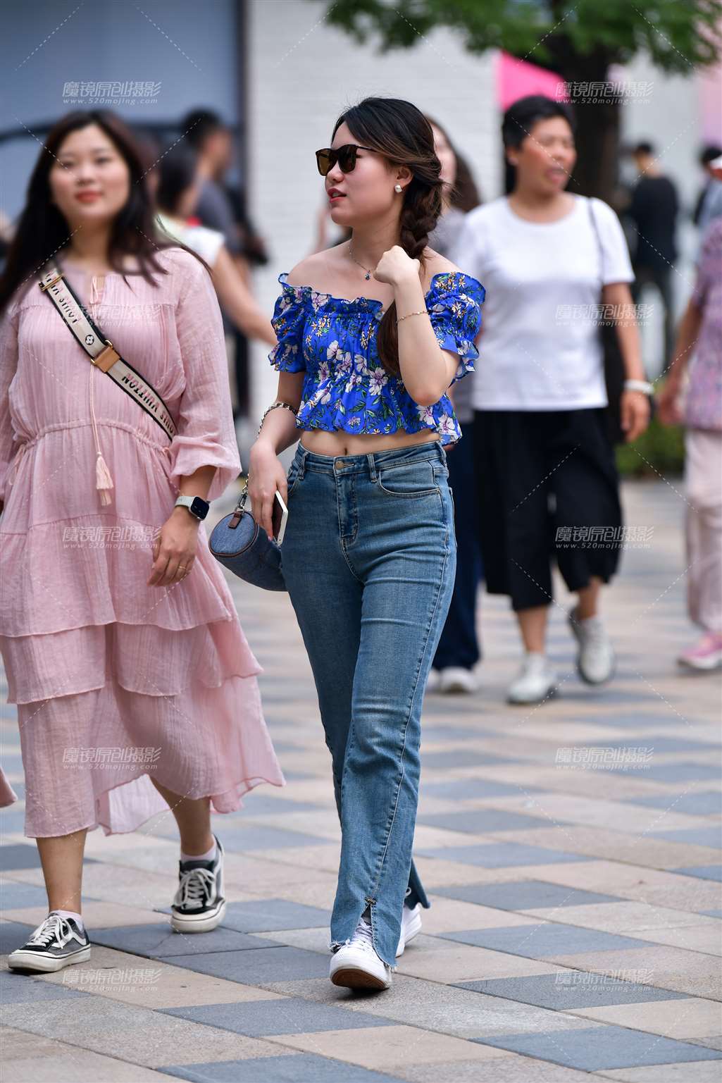 图片[4]-学妹牛仔裤美女-街拍流行馆