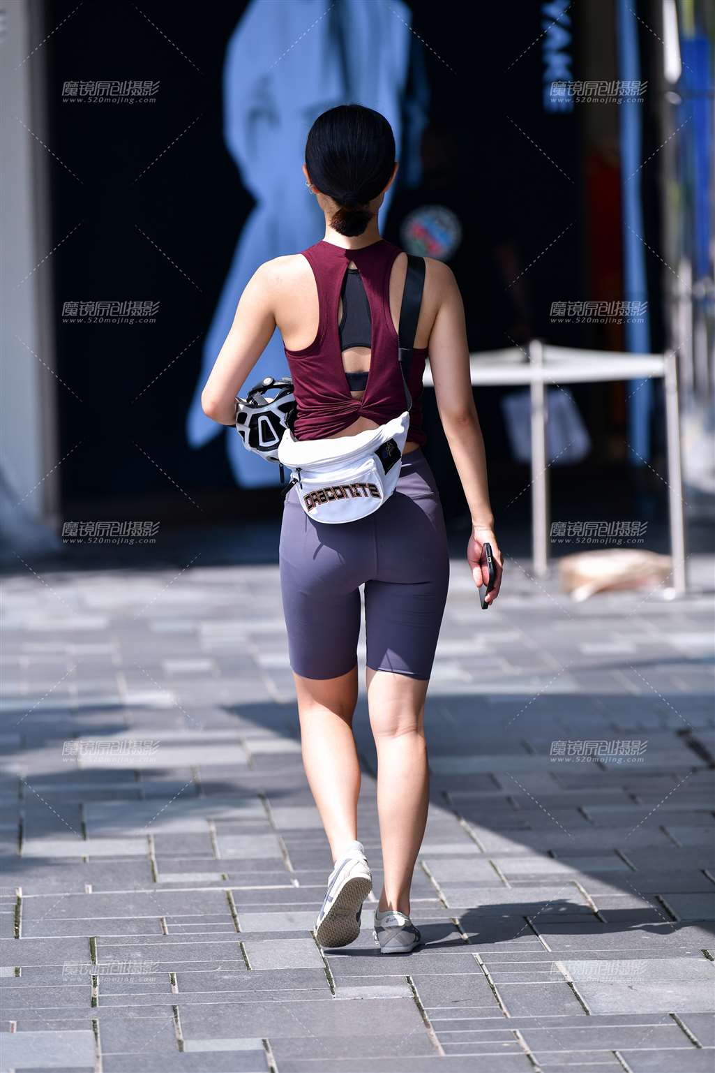 图片[2]-健康五分紧身裤美女-街拍流行馆