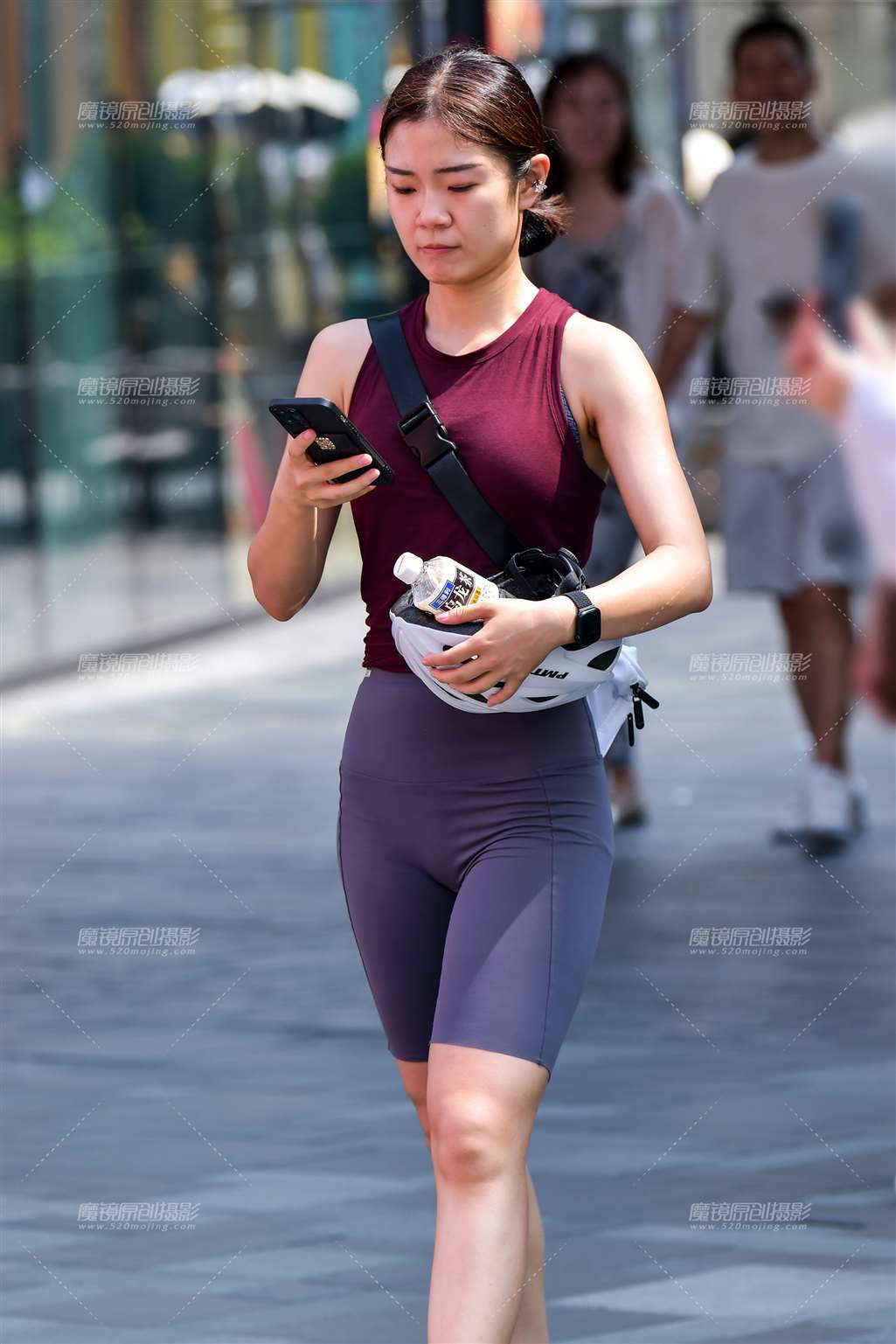 图片[3]-健康五分紧身裤美女-街拍流行馆