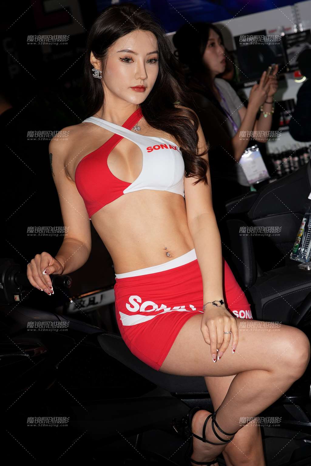 图片[3]-性感红白制服短裙（6K）-街拍流行馆