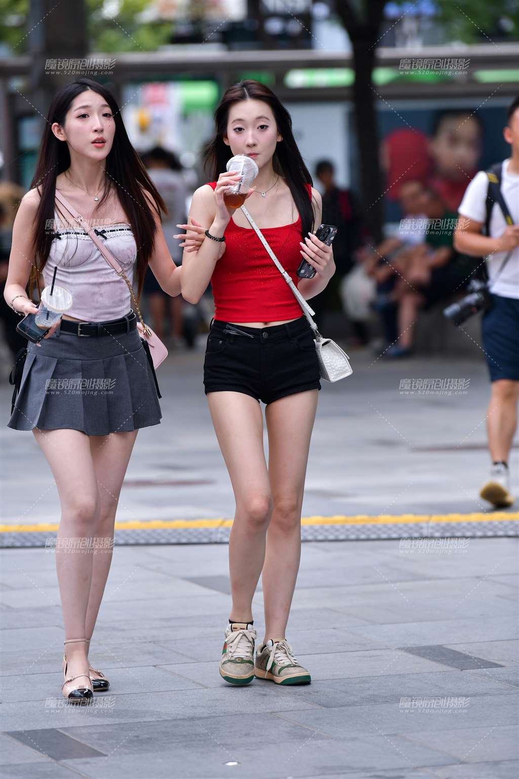 图片[1]-逛街闺蜜美女-街拍流行馆