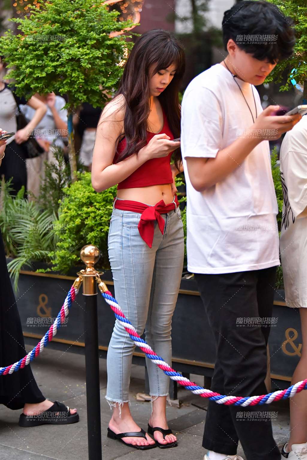 图片[5]-漂亮浅色牛仔裤美女-街拍流行馆