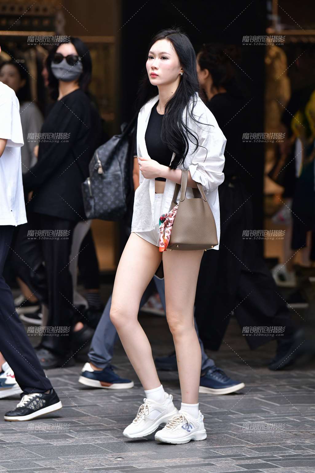 图片[3]-白皙长腿热裤美女-街拍流行馆