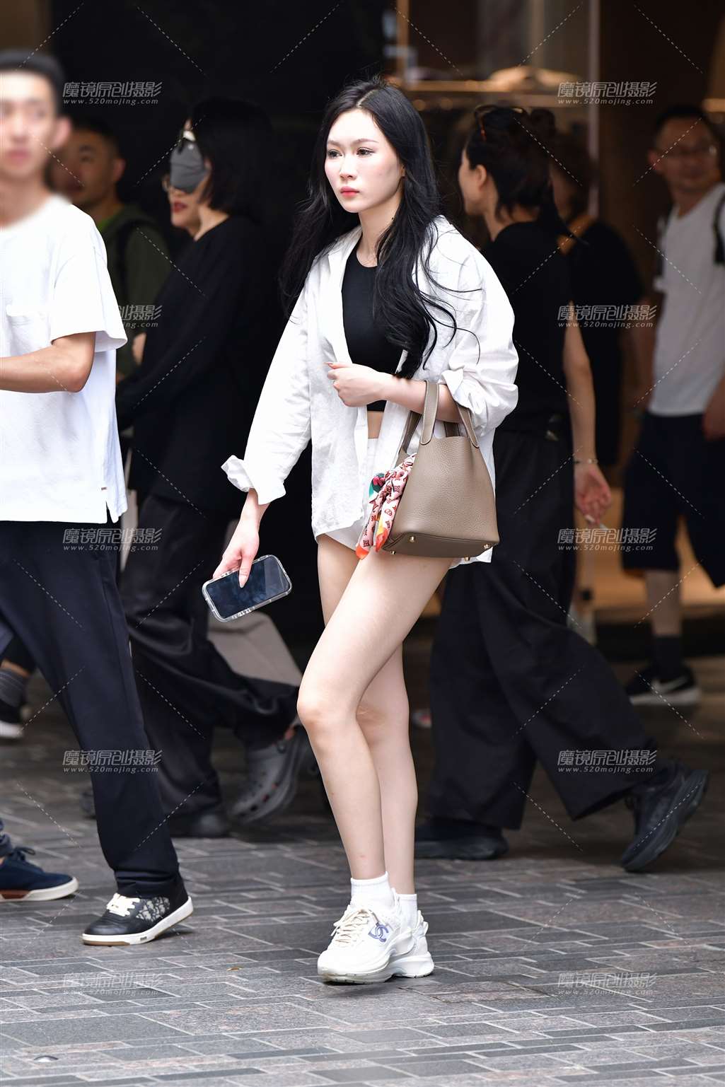 图片[5]-白皙长腿热裤美女-街拍流行馆