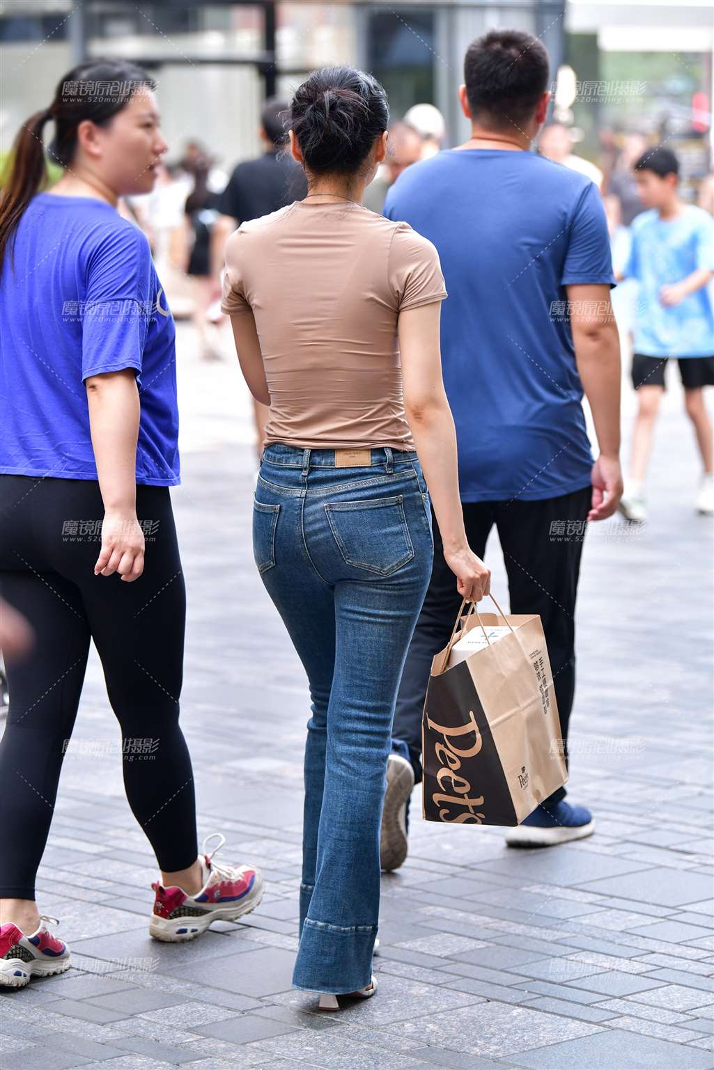 图片[2]-端庄牛仔裤美女-街拍流行馆