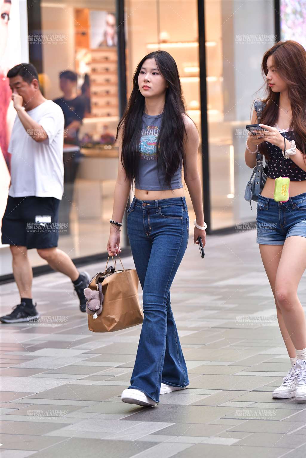 图片[4]-漂亮深蓝牛仔裤美女-街拍流行馆