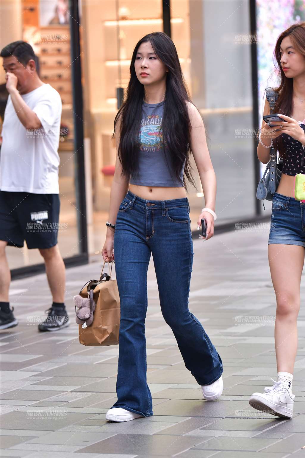 图片[5]-漂亮深蓝牛仔裤美女-街拍流行馆