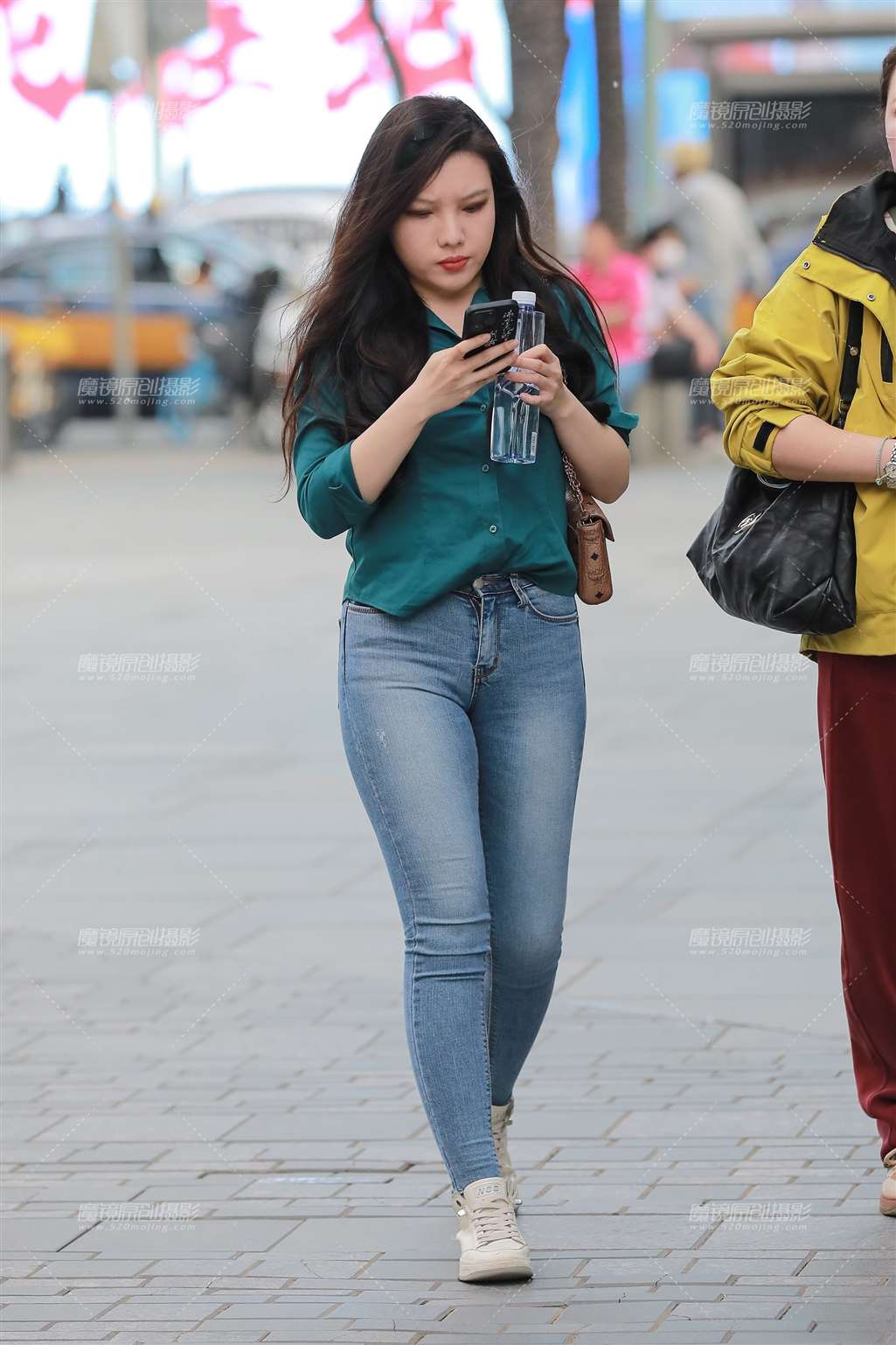 图片[3]-性感紧身蓝牛仔裤-街拍流行馆