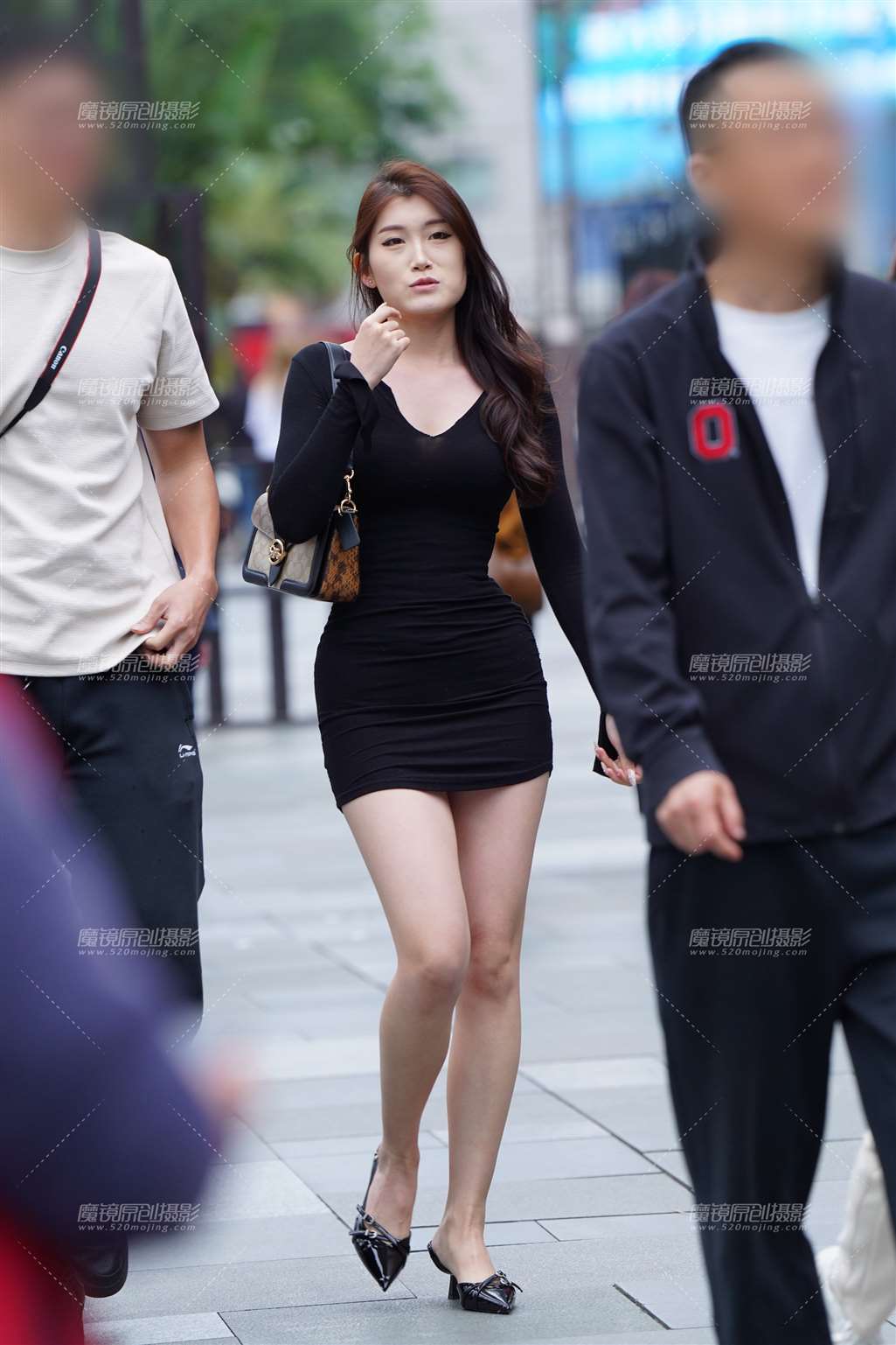 图片[4]-黑裙美腿-街拍流行馆