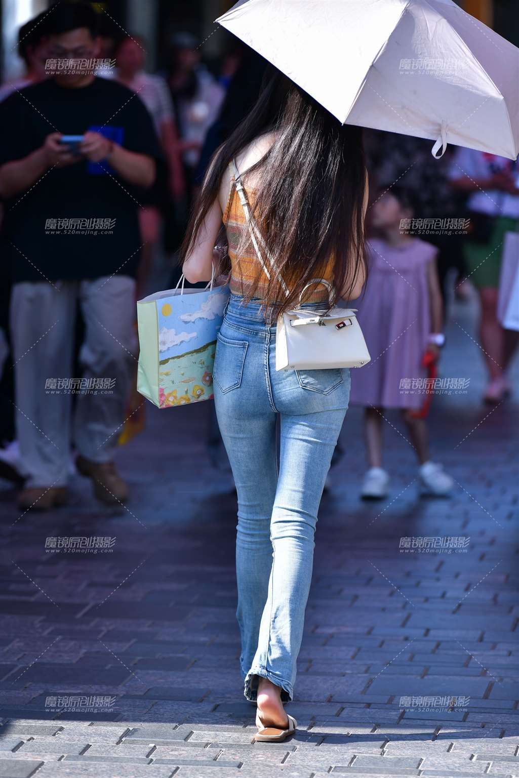 图片[2]-漂亮牛仔裤美女-街拍流行馆
