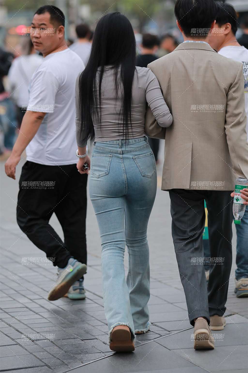 图片[2]-浅蓝色牛仔裤-街拍流行馆